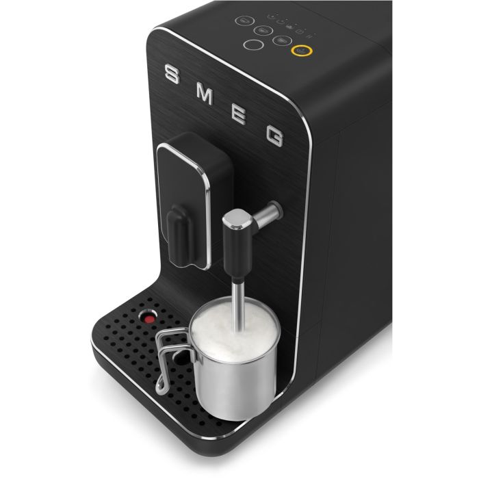 SMEG Kaffeevollautomat BCC02FBMEU