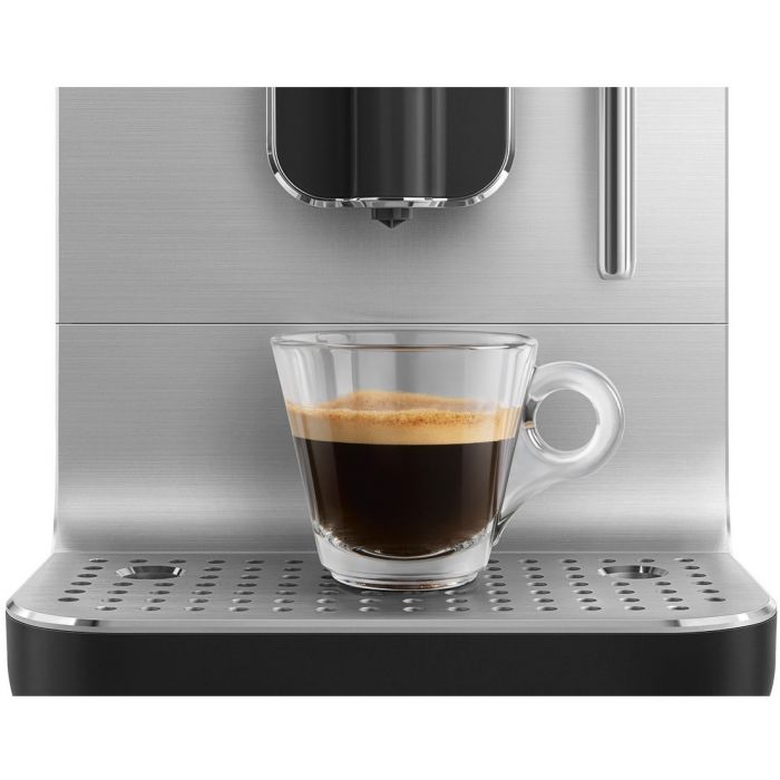 SMEG Kaffeevollautomat BCC02BLMEU
